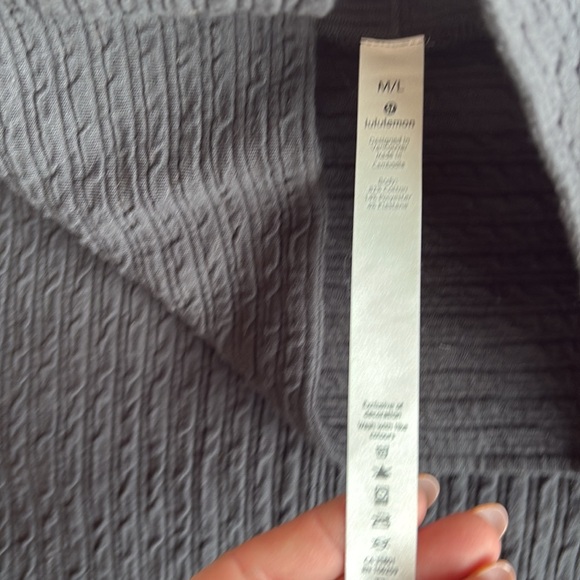 GUC M/L lululemom sweatshirt - Picture 3 of 3